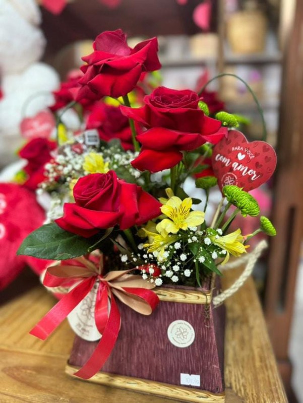 Arranjo com 3 Rosas - Floricultura Santa Terezinha