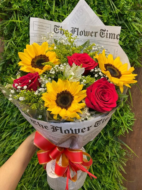Buquê Girassol com Rosas - Floricultura Santa Terezinha